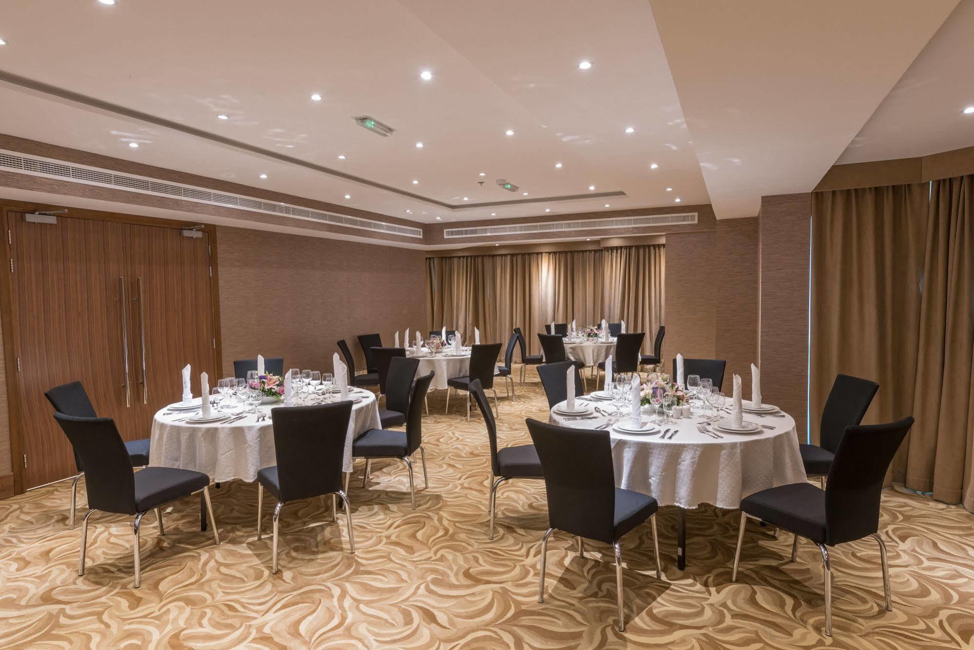 Hawthorn Extended Stay By Wyndham Abu Dhabi City Center Eksteriør billede